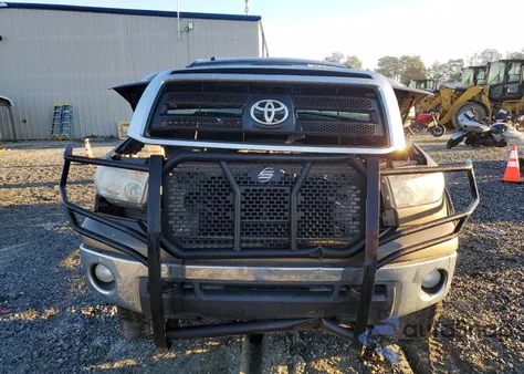 2013 Toyota Tundra Crewmax Sr5 z USA, uszkodzony, nr VIN 5TFDW5F10DX302902